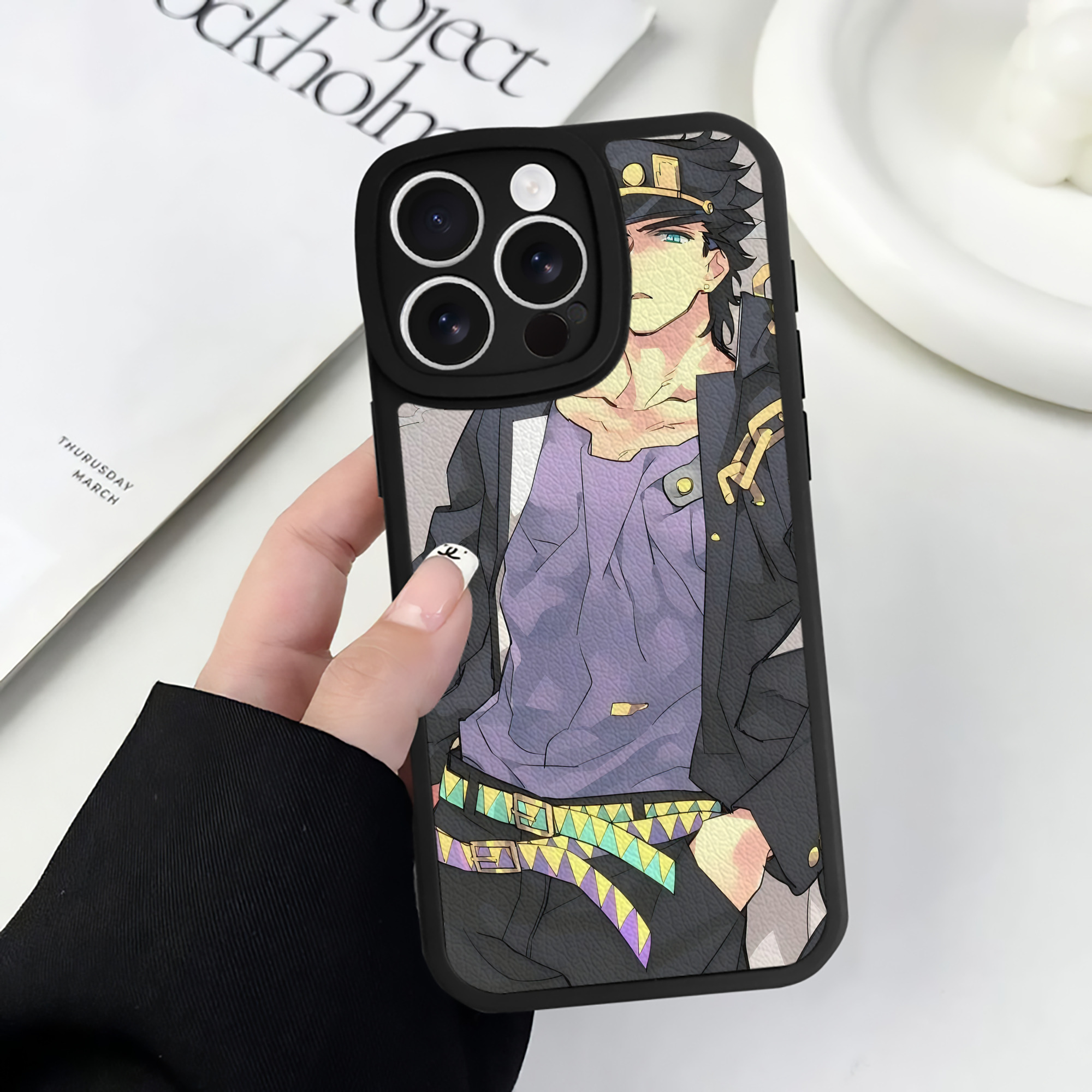 （画像用） ジョジョの奇妙な冒険 JoJo's Bizarre Adventure 【iPhone 16シリーズ対応】シリコンスマホケース（レザー調） 材質：シリコン
